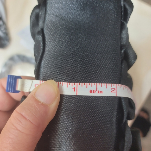 NWT.  Mod by Design. 100% Silk Handbag.  (778) - Picture 8 of 12